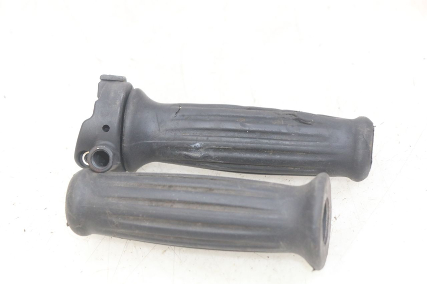 photo de MANOPOLE DELL'ACCELERATORE PEUGEOT DJANGO 4T 50 (2014 - 2019) - Zoom sullo stato d'uso