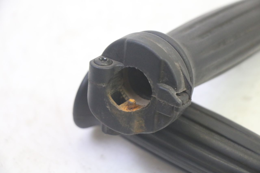 photo de MANOPOLE DELL'ACCELERATORE PEUGEOT DJANGO 4T 50 (2014 - 2019) - Zoom sullo stato d'uso