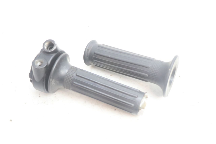 photo de ACCELERATORE SUZUKI DR S 600 (1985 - 1989) - Dettagli dei punti di fissaggio