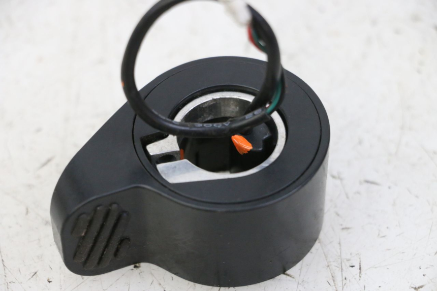 photo de MANIGLIA DELL'ACCELERATORE SEGWAY NINEBOT F40E 1 - Zoom sullo stato d'uso