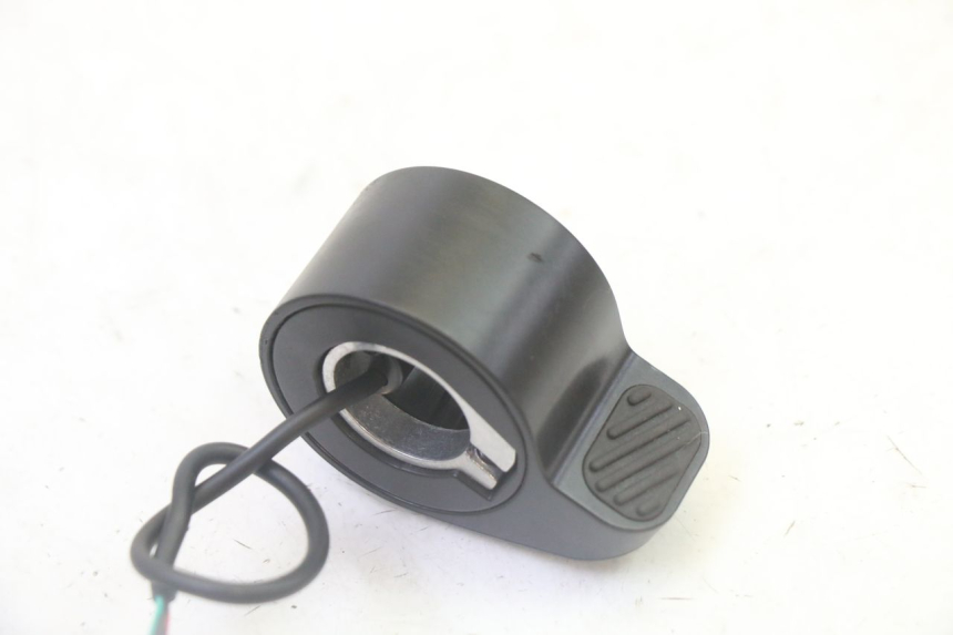 photo de MANIGLIA DELL'ACCELERATORE SEGWAY NINEBOT F65I 1 - Dettaglio del componente