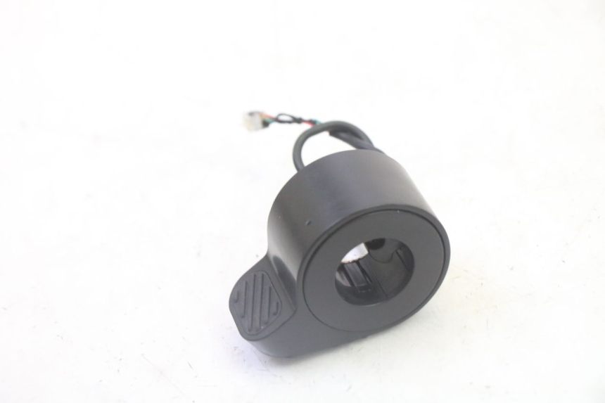 photo de MANIGLIA DELL'ACCELERATORE SEGWAY NINEBOT F65I 1 - Zoom sullo stato d'uso