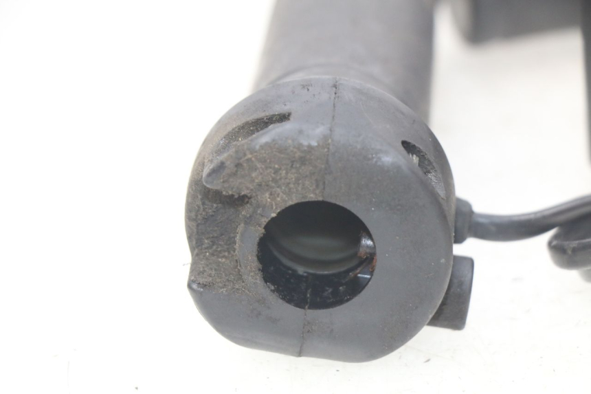 photo de MANOPOLE DELL'ACCELERATORE HONDA FES PANTHEON 2T 125 (1998 - 2002) - Zoom sullo stato d'uso