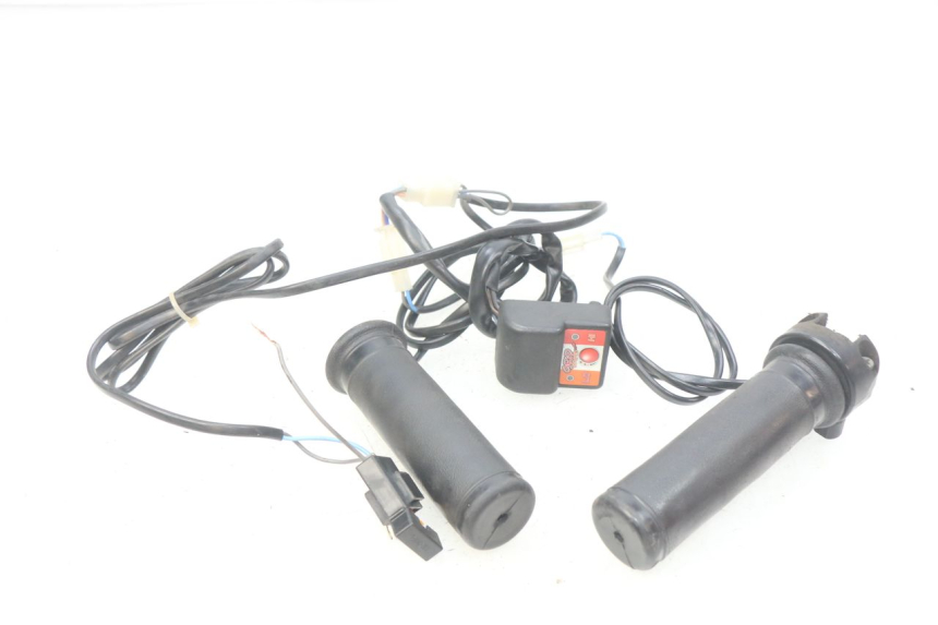 photo de MANOPOLE DELL'ACCELERATORE HONDA FES PANTHEON 2T 125 (1998 - 2002) - Vista d'insieme del prodotto