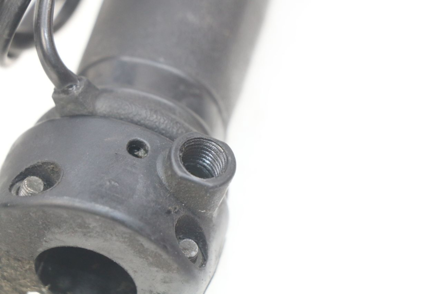 photo de MANOPOLE DELL'ACCELERATORE HONDA FES PANTHEON 2T 125 (1998 - 2002) - Dettagli dei punti di fissaggio