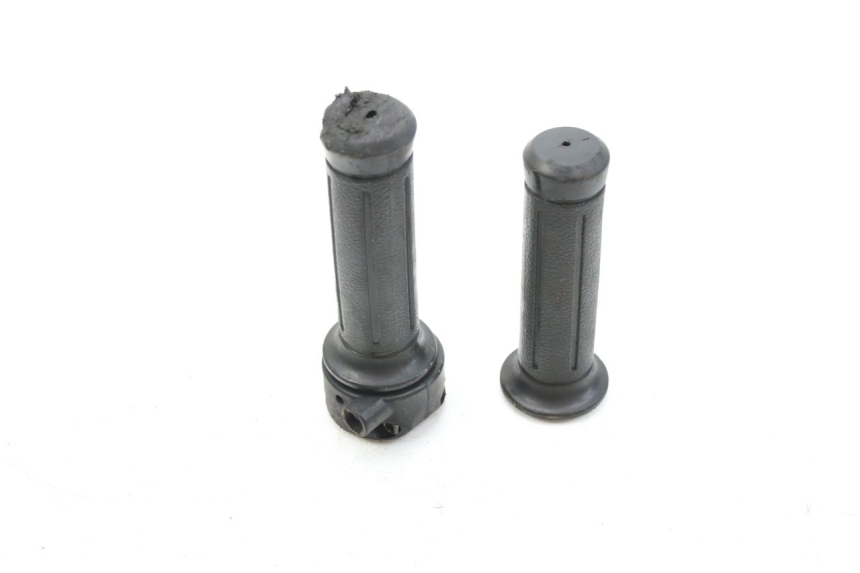 photo de MANOPOLE DELL'ACCELERATORE HONDA FES PANTHEON 125 (2003 - 2007) - Zoom sullo stato d'uso