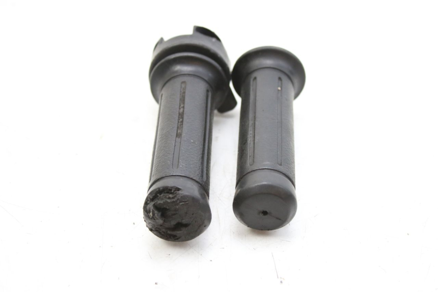 photo de MANOPOLE DELL'ACCELERATORE HONDA FES PANTHEON 125 (2003 - 2007) - Primo piano tecnico