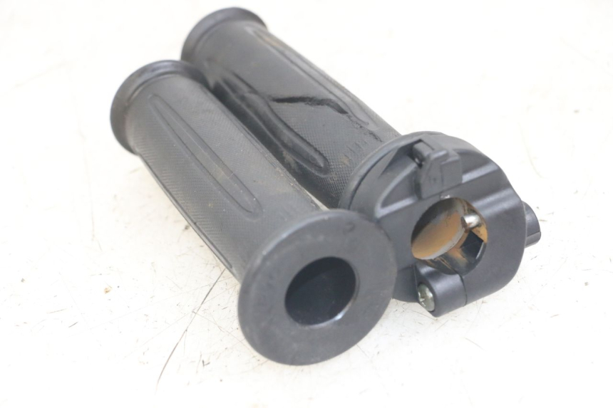 photo de MANOPOLE DELL'ACCELERATORE SYM FIDDLE 3 III 125 (2014 - 2020) - Zoom sullo stato d'uso