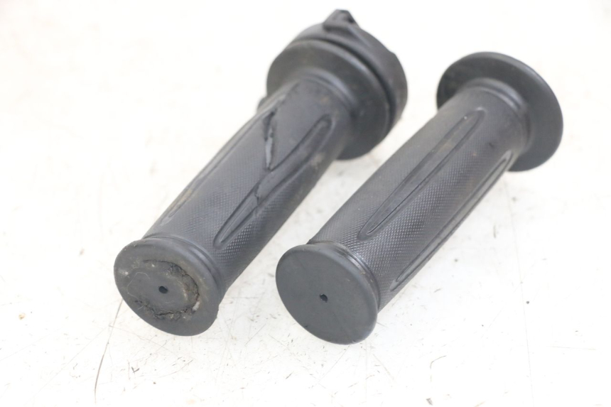 photo de MANOPOLE DELL'ACCELERATORE SYM FIDDLE 3 III 125 (2014 - 2020) - Altra angolazione