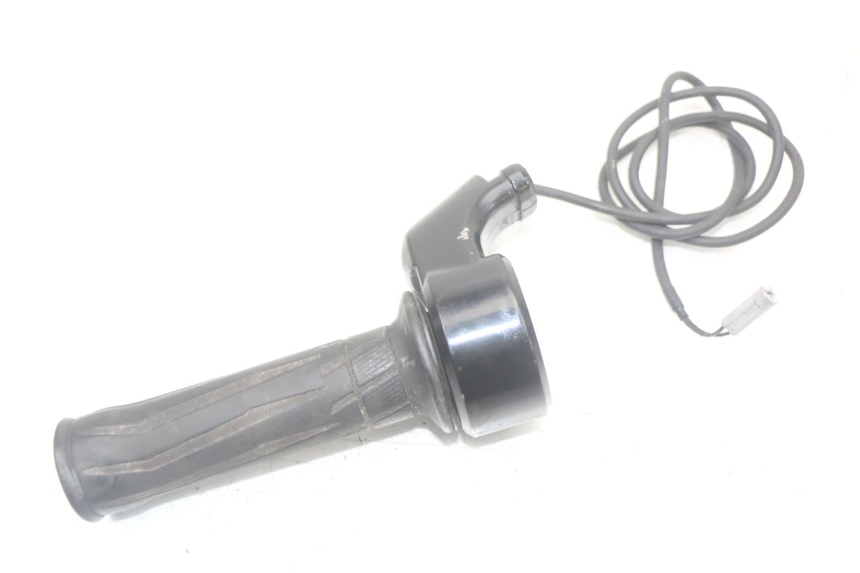 photo de MANOPOLE DELL'ACCELERATORE YAMAHA FJR ABS 1300 (2006 - 2012) - Primo piano tecnico