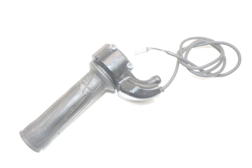 photo de MANOPOLE DELL'ACCELERATORE YAMAHA FJR ABS 1300 (2006 - 2012) - Dettagli dei punti di fissaggio