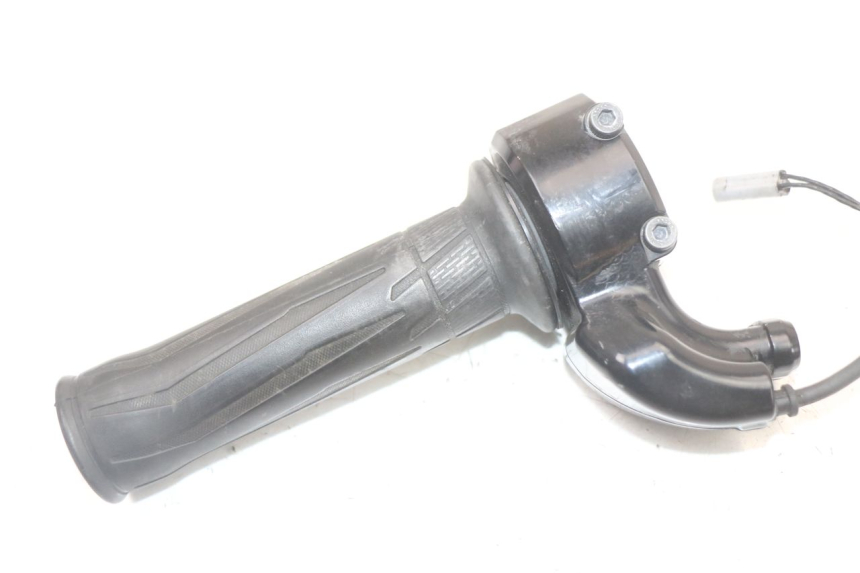 photo de MANOPOLE DELL'ACCELERATORE YAMAHA FJR ABS 1300 (2006 - 2012) - Stato della superficie e materiale