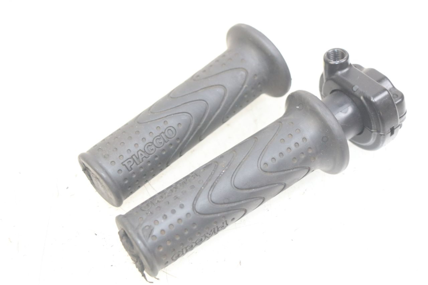 photo de MANOPOLE DELL'ACCELERATORE PIAGGIO FLY 4T 50 (2013 - 2017) - Zoom sullo stato d'uso