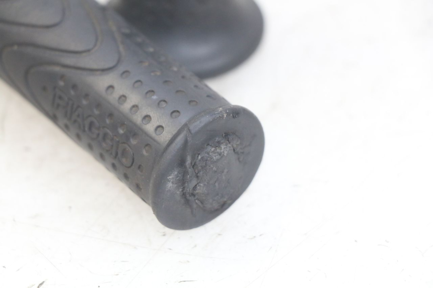 photo de MANOPOLE DELL'ACCELERATORE PIAGGIO FLY 4T 50 (2013 - 2017) - Primo piano tecnico