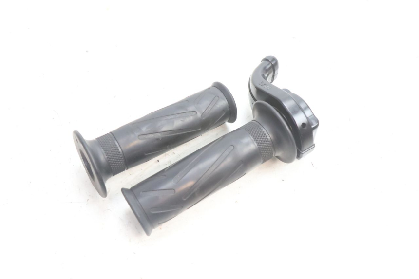 photo de ACCELERATORE YAMAHA FZ8 800 (2010 - 2016) - Altra angolazione