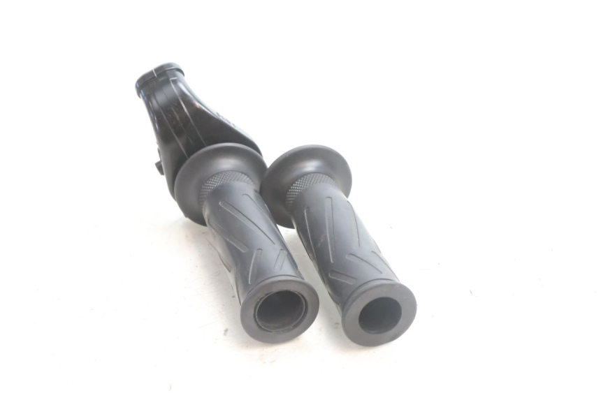 photo de ACCELERATORE YAMAHA FZ8 800 (2010 - 2016) - Primo piano tecnico