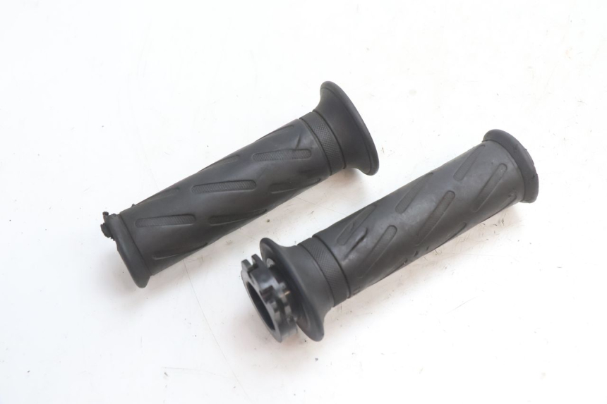 photo de ACCELERATORE SUZUKI GSR 600 (2005 - 2012) - Altra angolazione