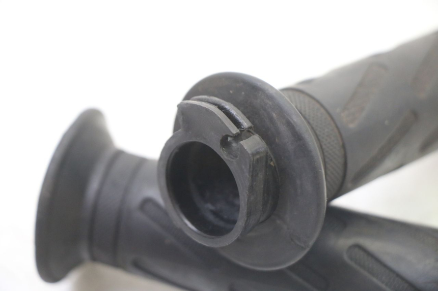 photo de ACCELERATORE PEUGEOT KISBEE 2T 50 (2018 - 2022) - Zoom sullo stato d'uso