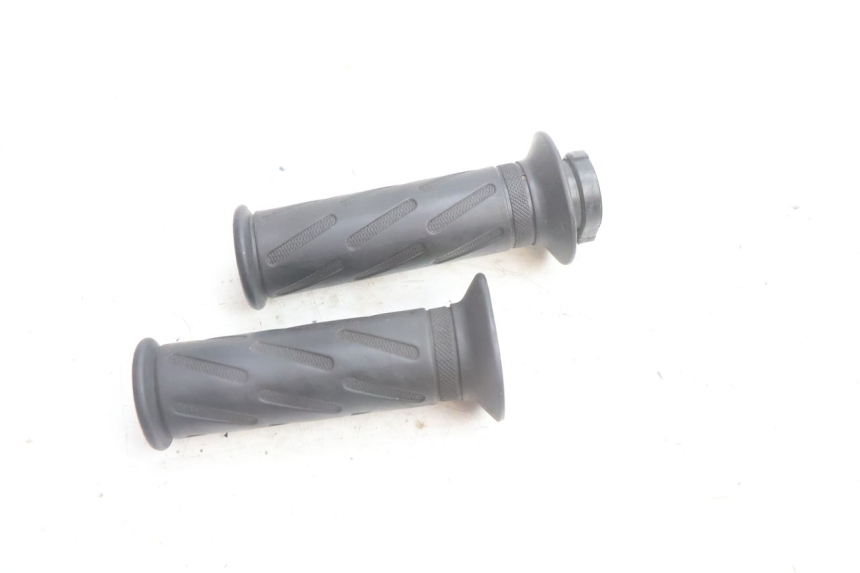 photo de Manopola dell'acceleratore PEUGEOT KISBEE 2T 50 (2010 - 2017) - Altra angolazione