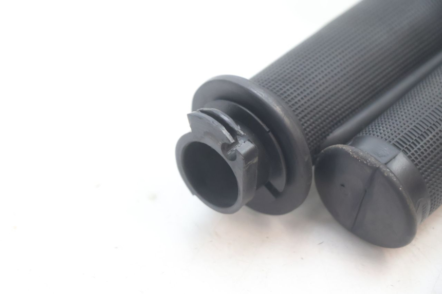 photo de MANOPOLE DELL'ACCELERATORE PEUGEOT KISBEE 4T 50 (2010 - 2017) - Dettaglio del componente