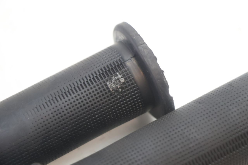 photo de MANOPOLE DELL'ACCELERATORE PEUGEOT KISBEE 4T 50 (2010 - 2017) - Dettagli dei punti di fissaggio
