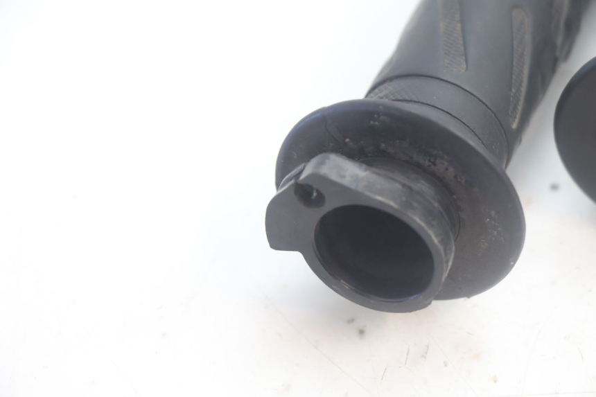 photo de Manopola dell'acceleratore PEUGEOT KISBEE 4T 50 (2018 - 2022) - Zoom sullo stato d'uso