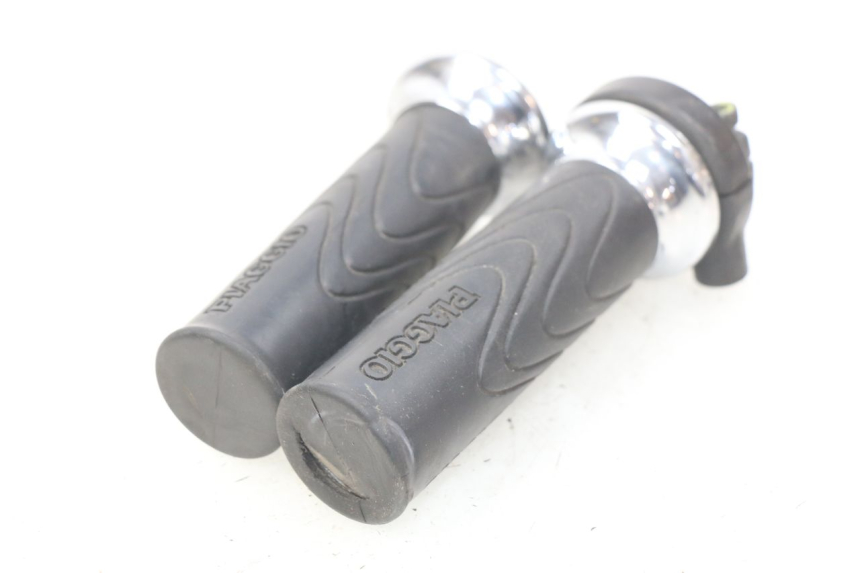 photo de MANOPOLE DELL'ACCELERATORE PIAGGIO LIBERTY IGET 4T 50 (2015 - 2020) - Altra angolazione