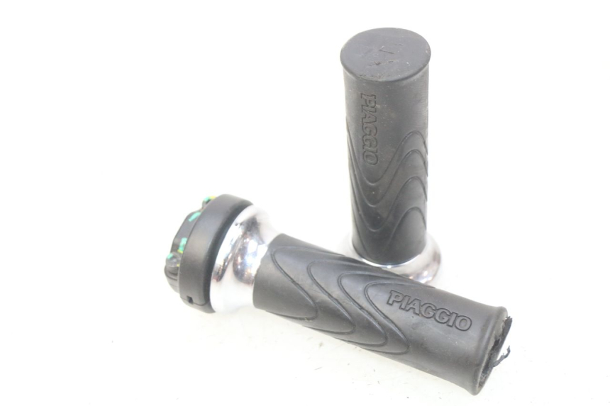 photo de MANOPOLE DELL'ACCELERATORE PIAGGIO LIBERTY IGET 4T 50 (2015 - 2020) - Vista principale