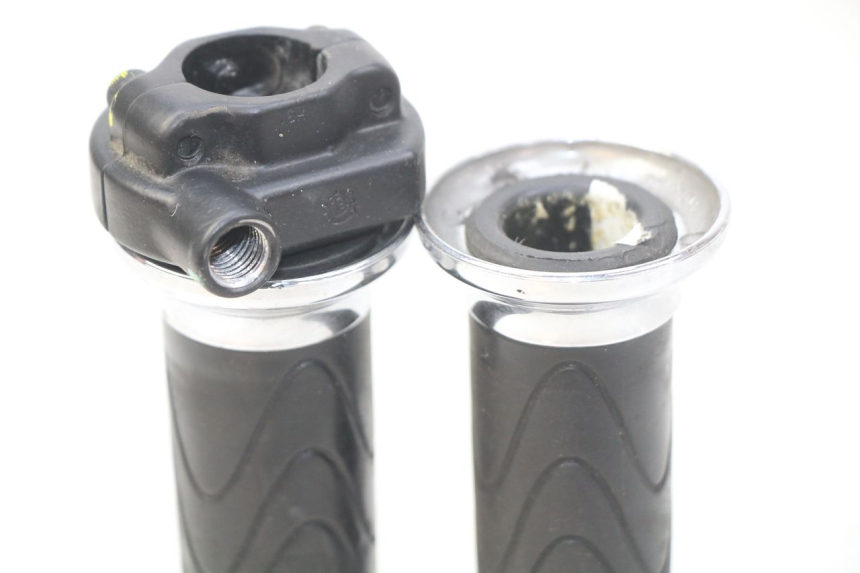 photo de MANOPOLE DELL'ACCELERATORE PIAGGIO LIBERTY IGET 4T 50 (2015 - 2020) - Zoom sullo stato d'uso