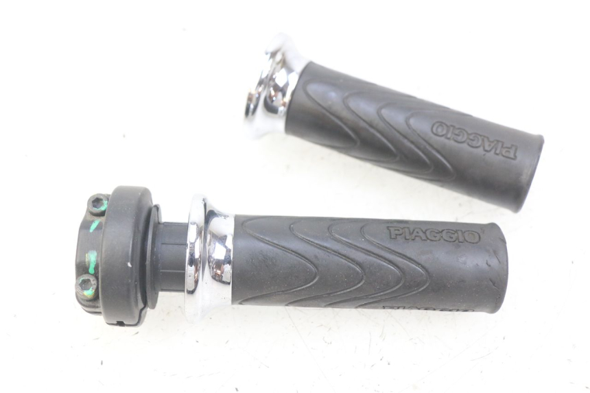 photo de MANOPOLE DELL'ACCELERATORE PIAGGIO LIBERTY IGET 4T 50 (2015 - 2020) - Vista principale