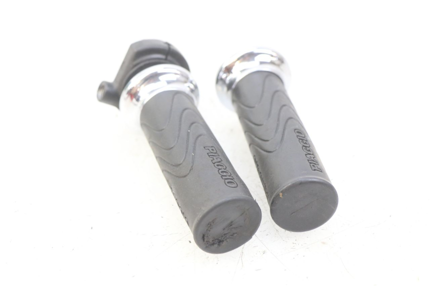 photo de MANOPOLE DELL'ACCELERATORE PIAGGIO LIBERTY IGET 4T 50 (2015 - 2020) - Zoom sullo stato d'uso