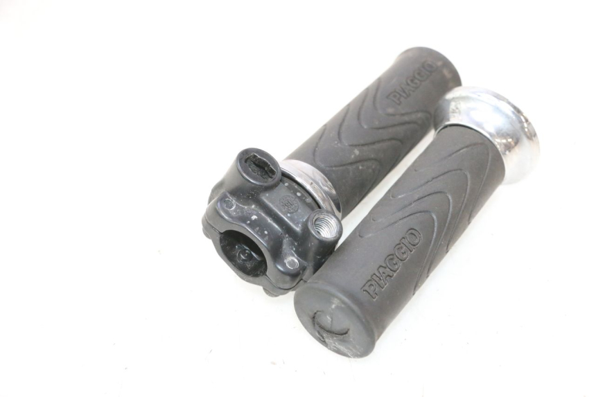 photo de MANOPOLE DELL'ACCELERATORE PIAGGIO LIBERTY IGET 4T 50 (2015 - 2020) - Altra angolazione