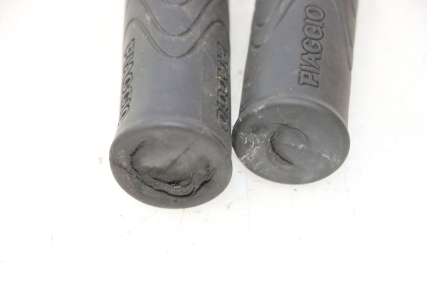 photo de MANOPOLE DELL'ACCELERATORE PIAGGIO LIBERTY IGET 4T 50 (2015 - 2020) - Dettagli dei punti di fissaggio