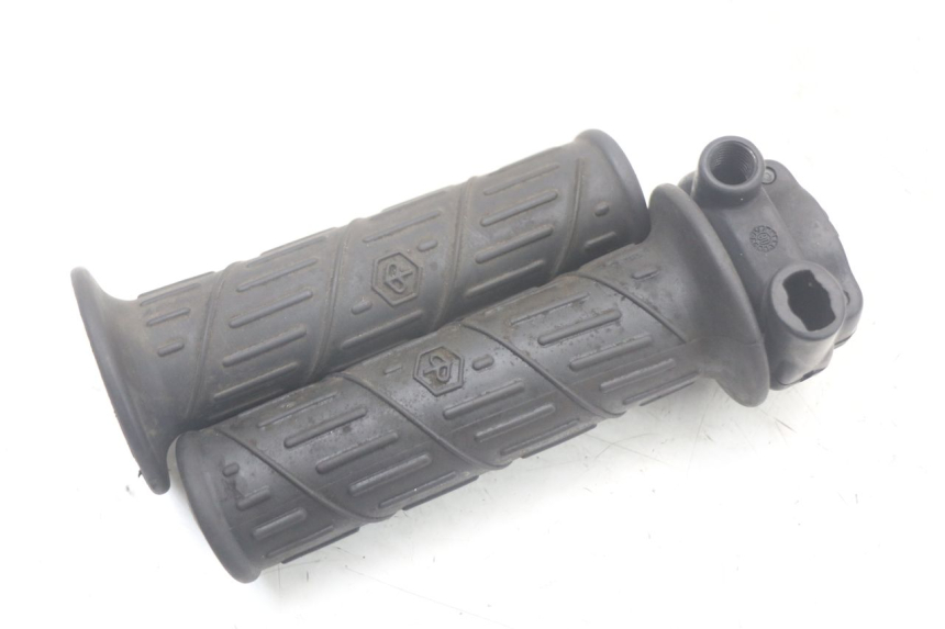 photo de MANOPOLE DELL'ACCELERATORE PIAGGIO LIBERTY 125 (2009 - 2013) - Primo piano tecnico