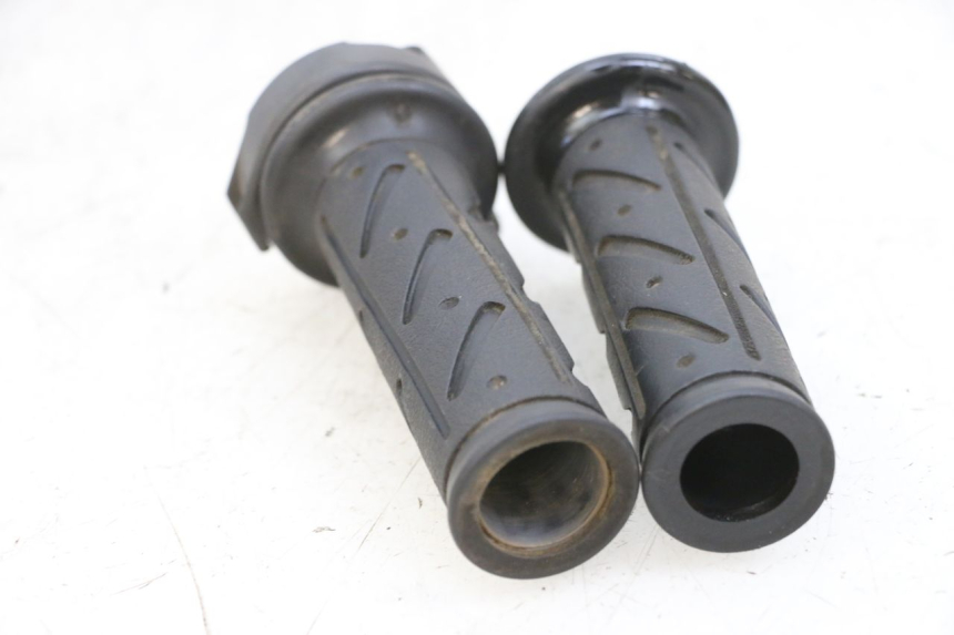 photo de MANOPOLE DELL'ACCELERATORE KYMCO LIKE 125 (2009 - 2016) - Primo piano tecnico