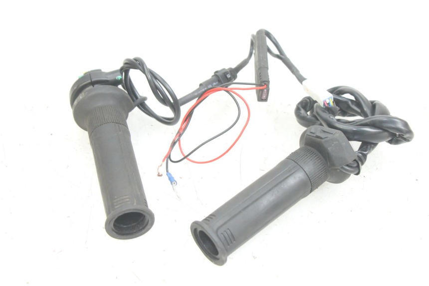 photo de MANOPOLE DELL'ACCELERATORE PIAGGIO MEDLEY 125 (2016 - 2023) - Vista principale