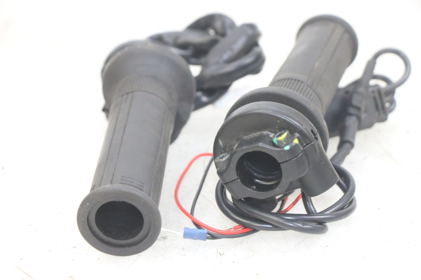 photo de MANOPOLE DELL'ACCELERATORE PIAGGIO MEDLEY 125 (2016 - 2023) - Dettaglio del componente