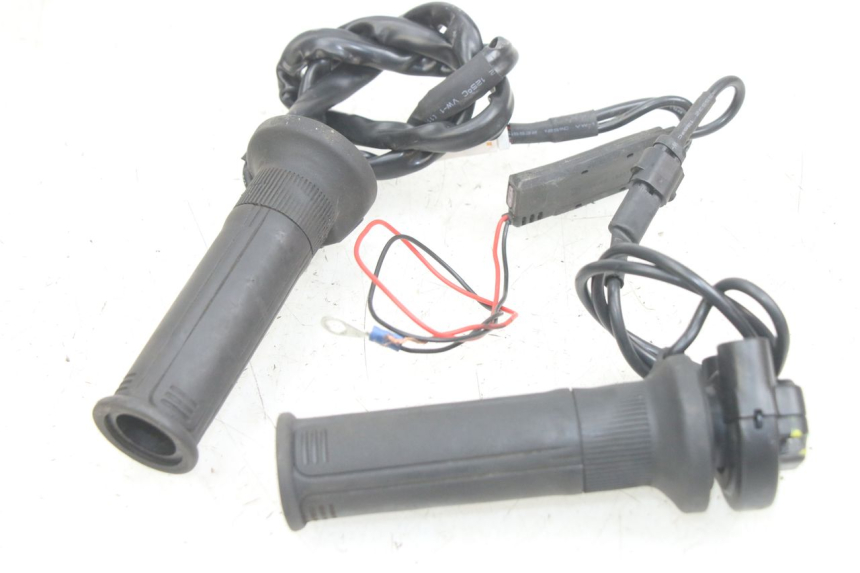 photo de MANOPOLE DELL'ACCELERATORE PIAGGIO MEDLEY 125 (2016 - 2023) - Altra angolazione