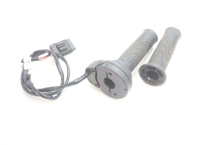 photo de ACCELERATORE PIAGGIO MP3 HPE 530 (2022 - 2026) - Altra angolazione