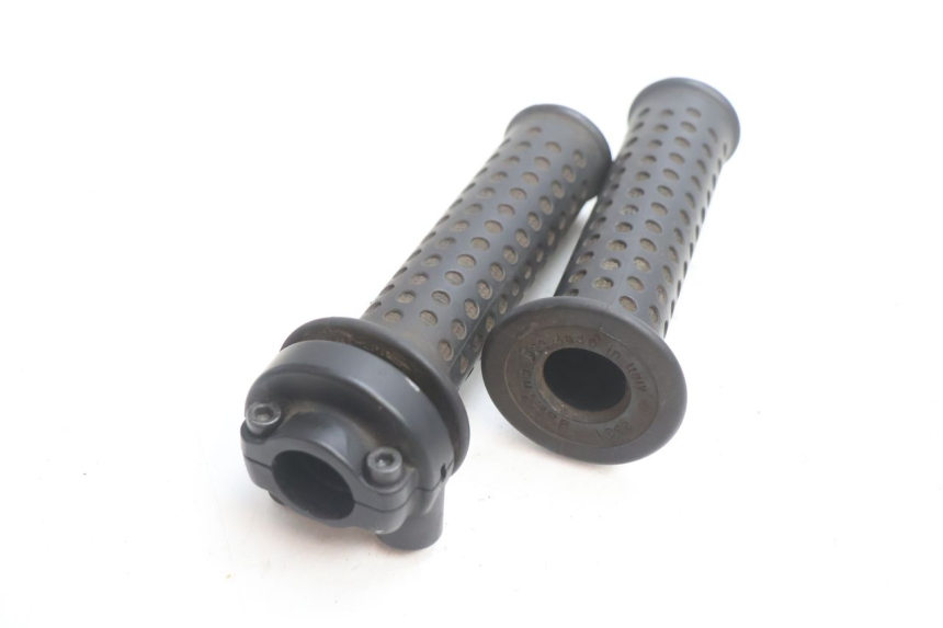 photo de MANOPOLE DELL'ACCELERATORE PIAGGIO MP3 LT 400 (2007 - 2012) - Dettaglio del componente