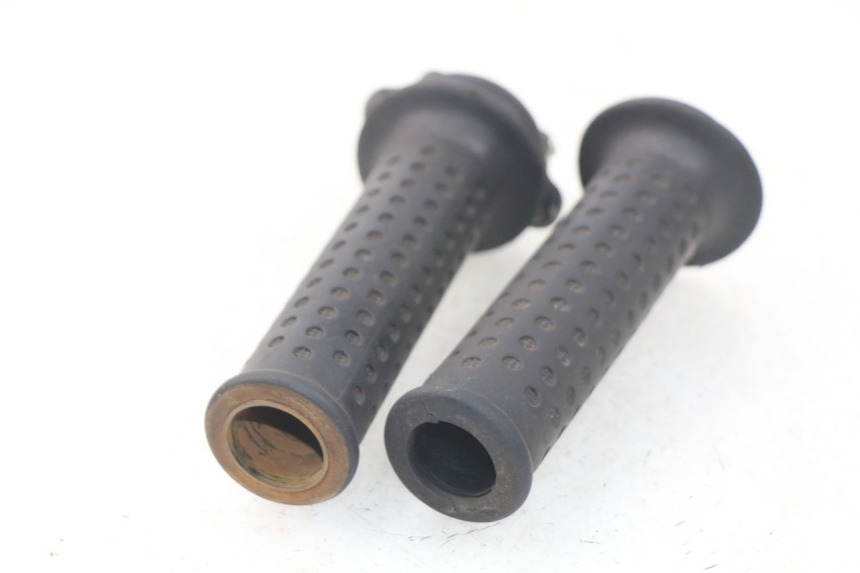 photo de MANOPOLE DELL'ACCELERATORE PIAGGIO MP3 125 (2006 - 2014) - Altra angolazione