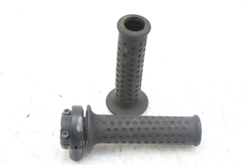 photo de MANOPOLE DELL'ACCELERATORE PIAGGIO MP3 RL 250 (2006 - 2010) - Vista principale