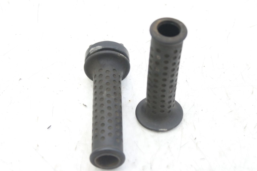 photo de MANOPOLE DELL'ACCELERATORE PIAGGIO MP3 RL 250 (2006 - 2010) - Zoom sullo stato d'uso