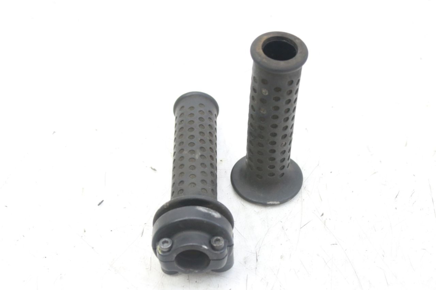 photo de MANOPOLE DELL'ACCELERATORE PIAGGIO MP3 RL 250 (2006 - 2010) - Altra angolazione