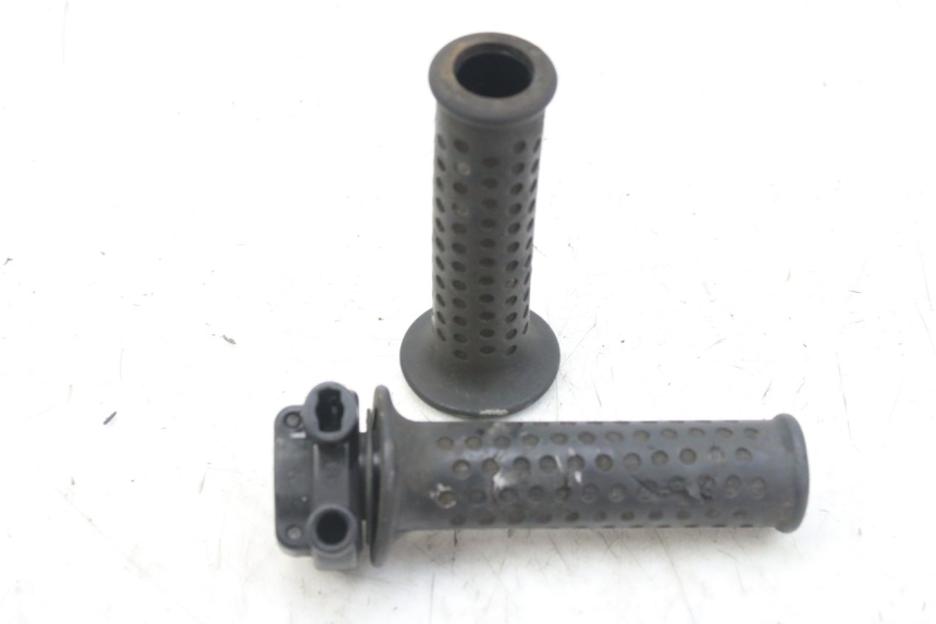 photo de MANOPOLE DELL'ACCELERATORE PIAGGIO MP3 RL 250 (2006 - 2010) - Primo piano tecnico