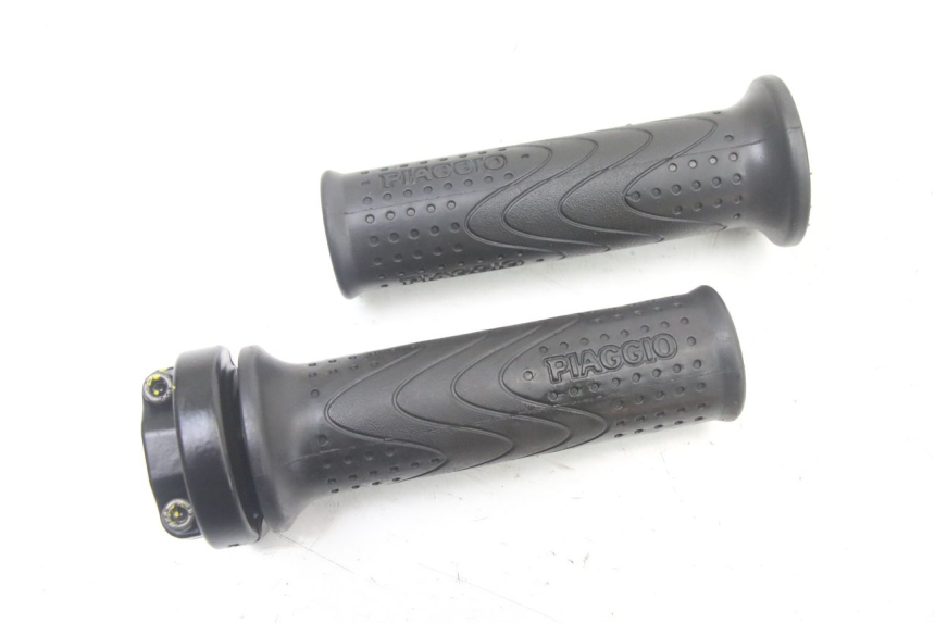 photo de MANOPOLE DELL'ACCELERATORE PIAGGIO MP3 500 (2014 - 2017) - Vista principale