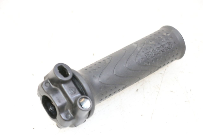 photo de MANOPOLE DELL'ACCELERATORE PIAGGIO MP3 500 (2014 - 2017) - Altra angolazione