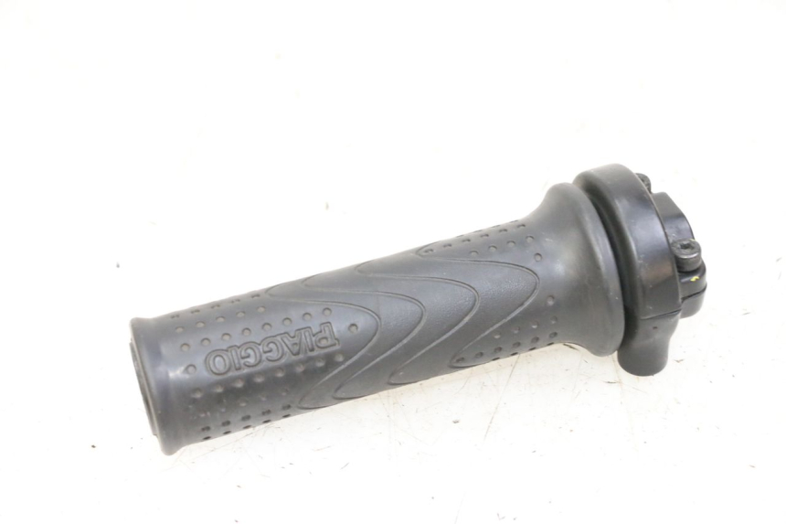 photo de MANOPOLE DELL'ACCELERATORE PIAGGIO MP3 500 (2014 - 2017) - Dettagli dei punti di fissaggio