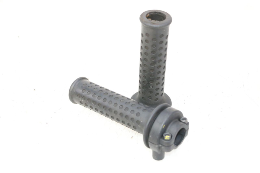 photo de MANOPOLE DELL'ACCELERATORE PIAGGIO MP3 RL 250 (2006 - 2010) - Vista principale