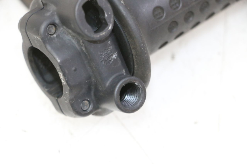 photo de MANOPOLE DELL'ACCELERATORE PIAGGIO MP3 RL 250 (2006 - 2010) - Altra angolazione